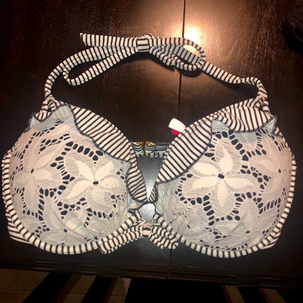 Victoria’s Secret SWIM push up bikini top